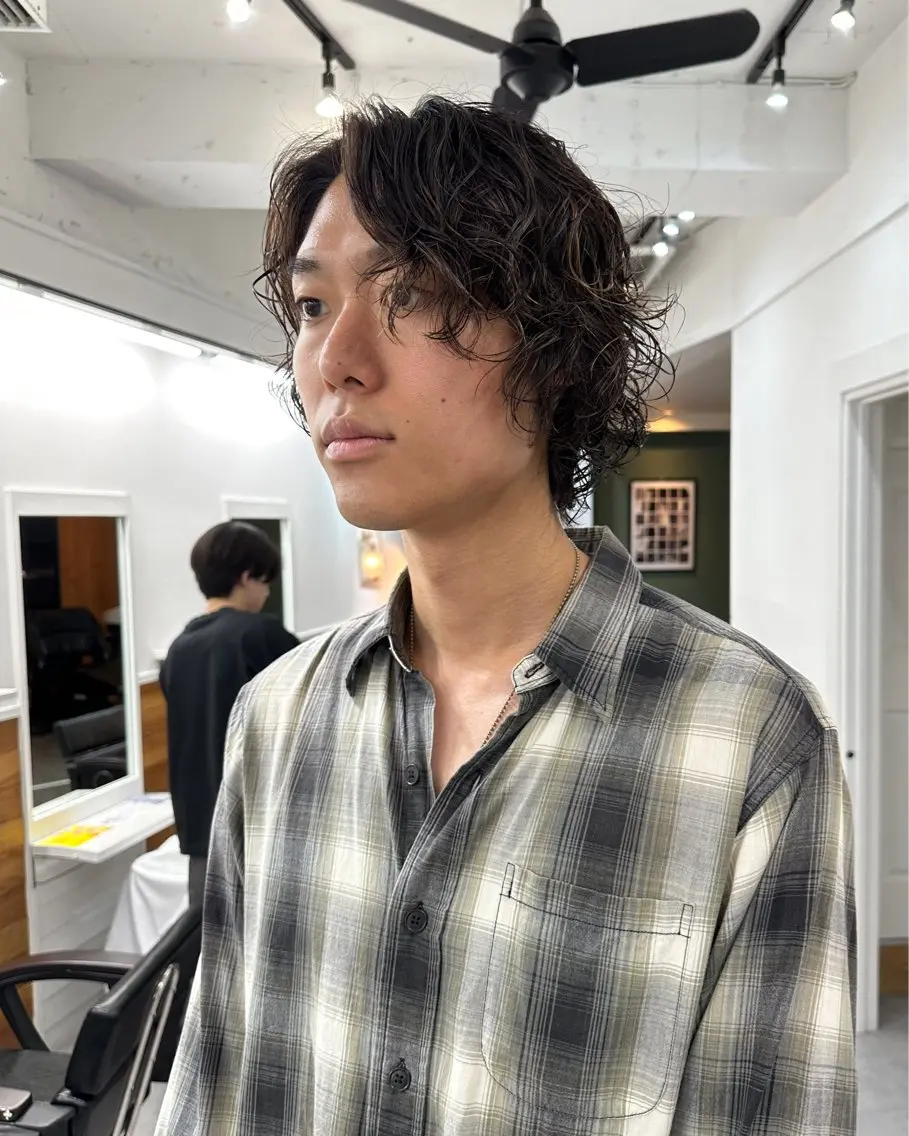 ミディアム パーマ メンズ グランジヘア 無造作ヘアHYUGAのヘアスタイル