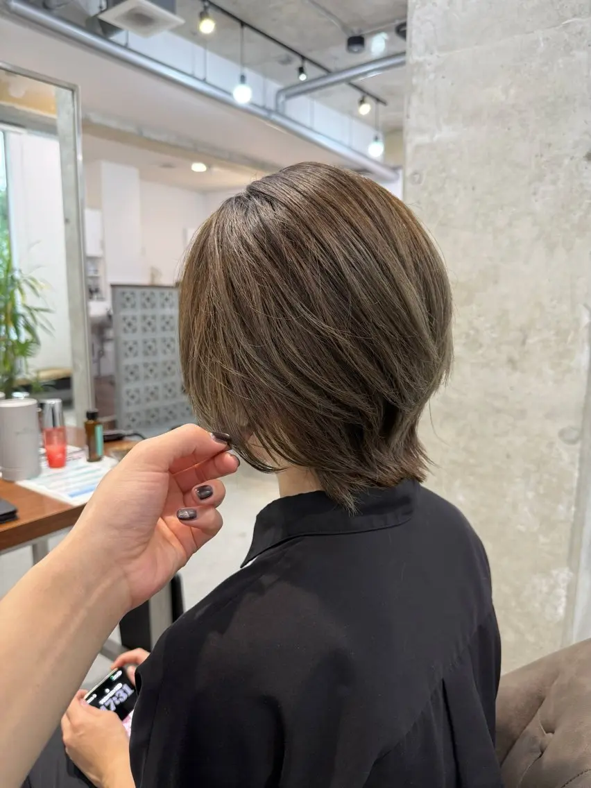 ミディアム カラー レイヤーカット ウルフカット カイリ /レイヤーカットのヘアスタイル