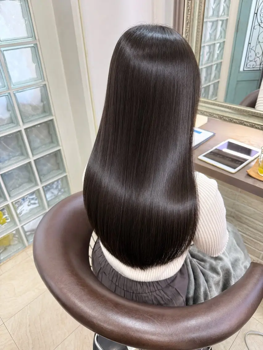 ロング 縮毛矯正 地毛風ストレート 早坂裕真のヘアスタイル