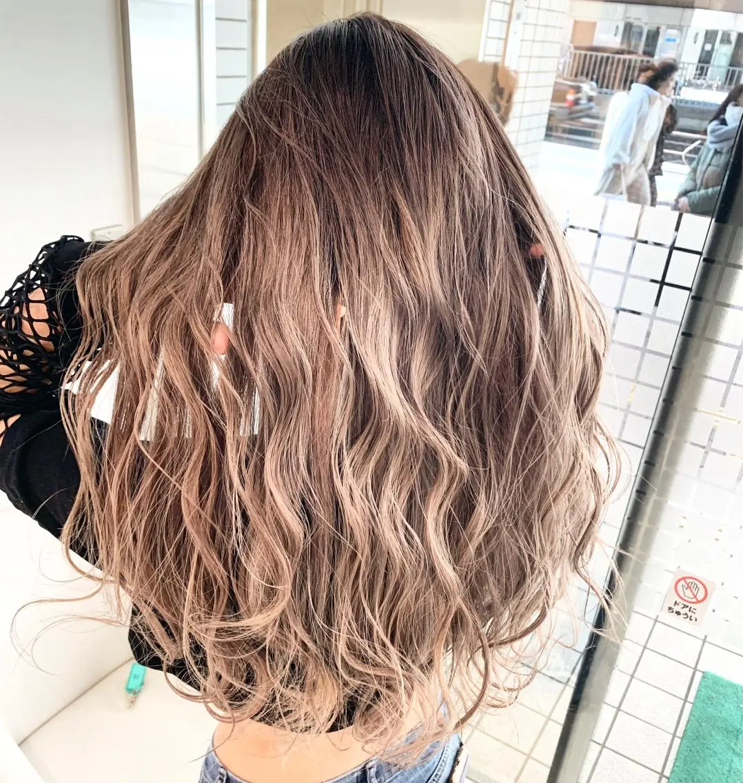 ロング カラー ヘアカラー トリートメント ブリーチ/バレイヤ ージュ川端裕司のヘアスタイル