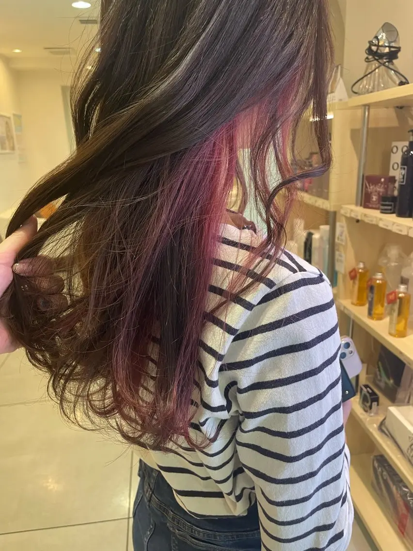 ロング カラー インナーカラー カット ヘアカラー 松佐 ゆかりのヘアスタイル