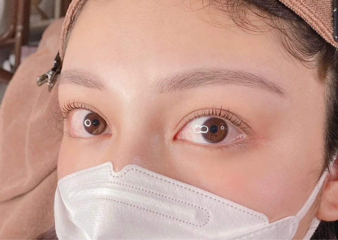 美眉WAX（骨格、理想に合わせ眉の型取り→眉周りのワックス脱毛、毛抜き→美眉メイク仕上げ）の写真