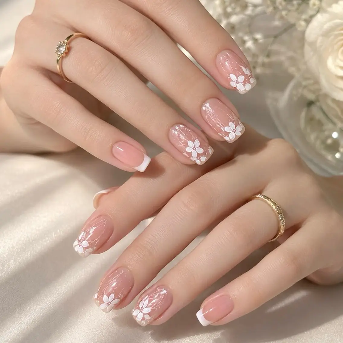 ネイル フラワーネイル フレンチネイル ジェルネイル 韓国ネイル レース ハンドネイル ハンドケア Blingg NailStudioのネイルデザイン