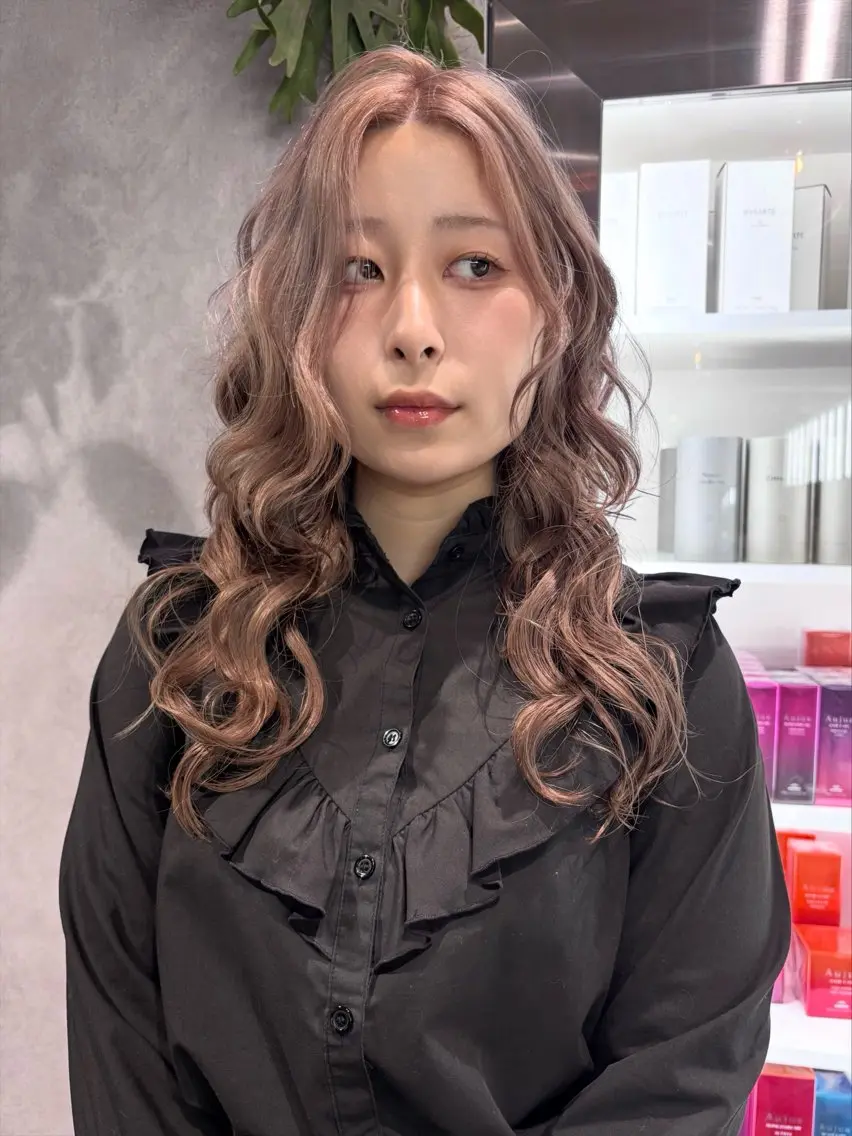 ロング カラー ヘアアレンジ 切りっぱなしボブ ブリーチ ダブルカラー イヤリングカラー ハイライトカラー ヘアカラー iona/ハイトーン /ネイルのネイルデザイン