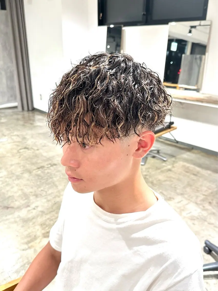 パーマ メンズ メンズブリーチ メンズパーマ スペインカール カット パーマ トリートメント 骨格補正施術/メンズ 専門美容師/YUYAのヘアスタイル