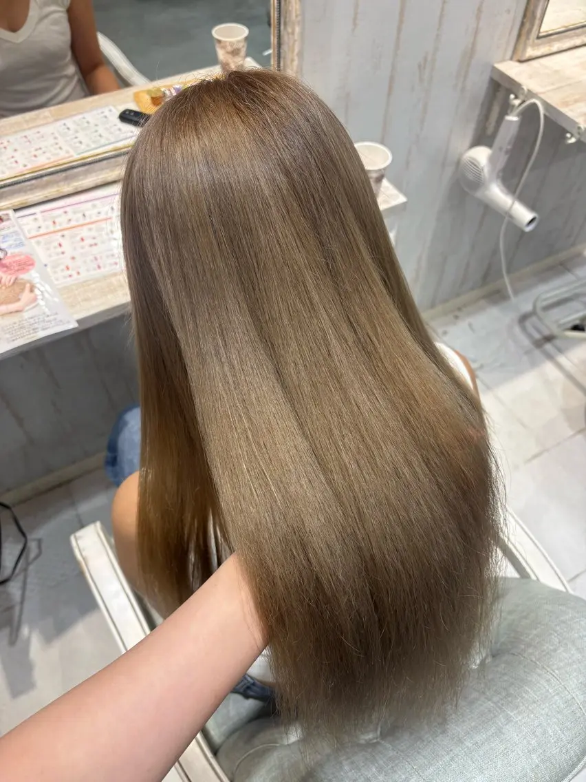 カラー ヘアカラー 岡田 真鈴のヘアスタイル