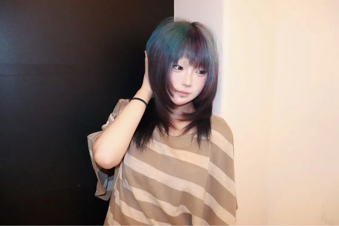 セミロング カラー itsuki /原宿のヘアスタイル