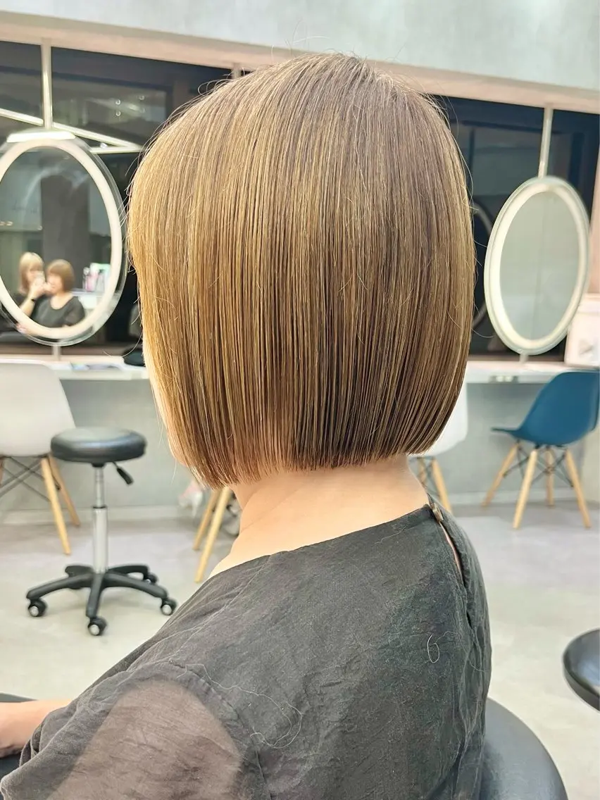 ショート カラー パーマ ヘアアレンジ ブリーチ ケアブリーチ 透明感カラー ダブルカラー ハイライトカラー カット トリートメント ヘアセット ボブ｜韓国｜美髪矯正 ｜amika🌙のヘアスタイル