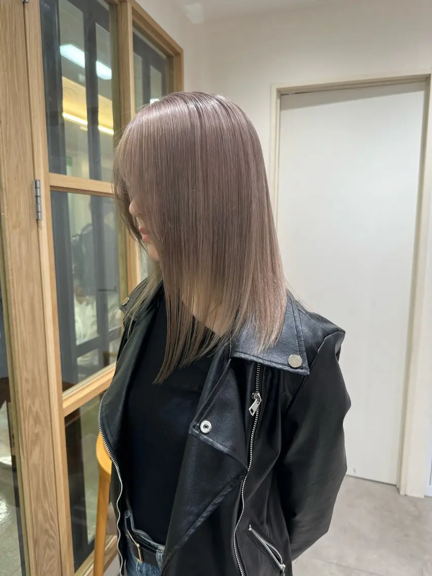 ミディアム ヘアカラー 💛ブリーチカラー /ブリーチ縮毛💛のヘアスタイル