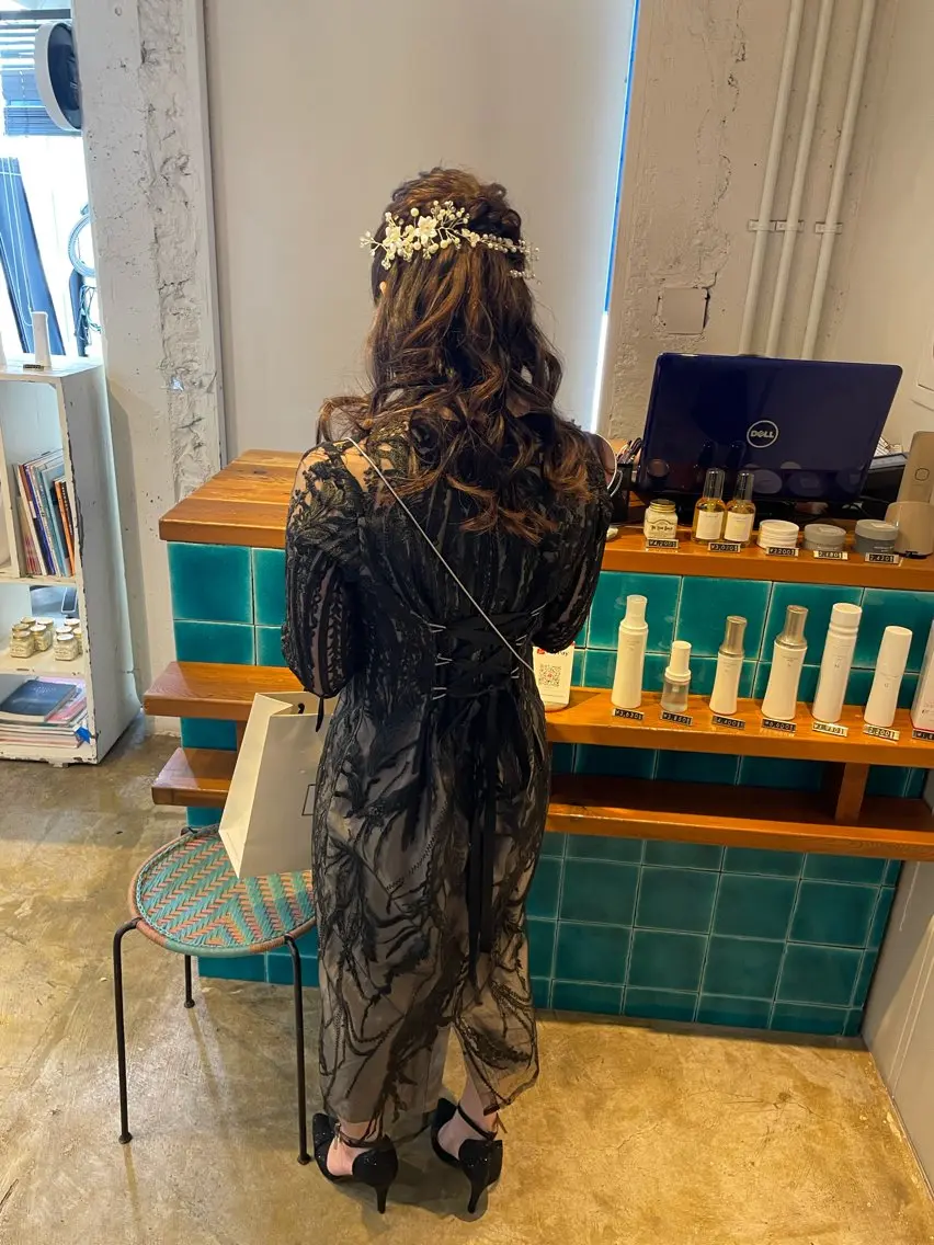 セミロング カラー ヘアアレンジ ハーフアップ ヘアセット MIOベージュカラー 柔らかいカラーのヘアスタイル