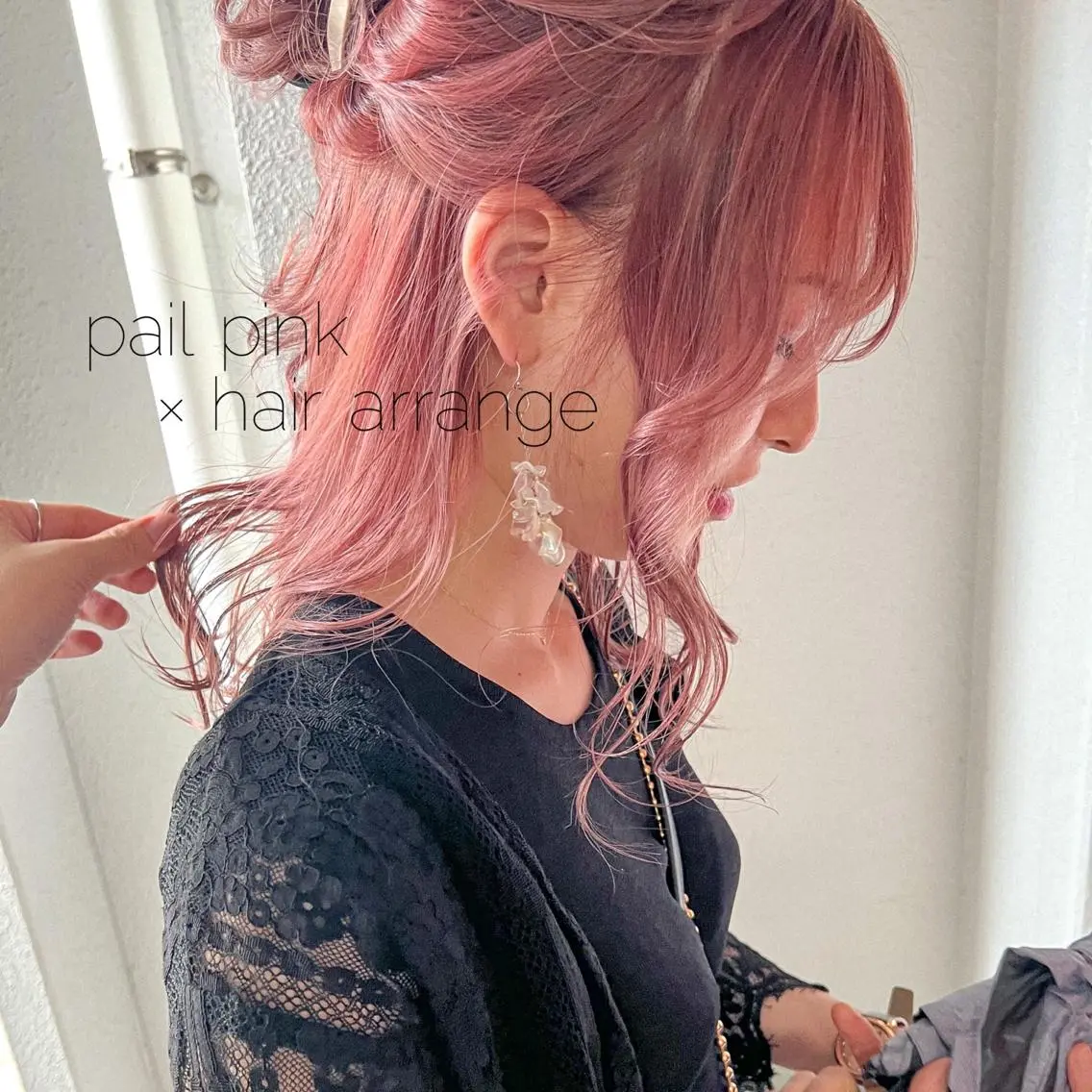 ミディアム カラー ヘアアレンジ ブリーチ ピンクカラー ヘアカラー カラーパティシエ facce🌼ikoのヘアスタイル