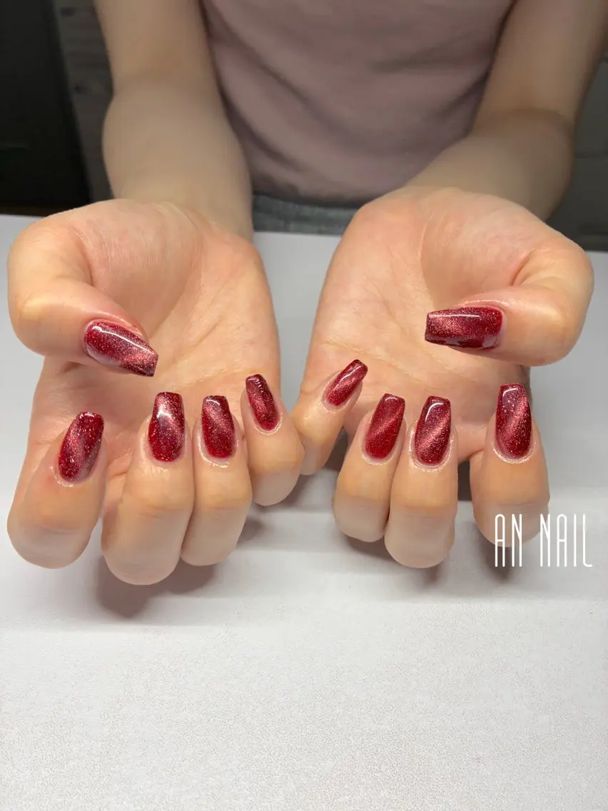 ネイル マグネットネイル 赤色 夏ネイル ハンドネイル AN Nailのネイルデザイン