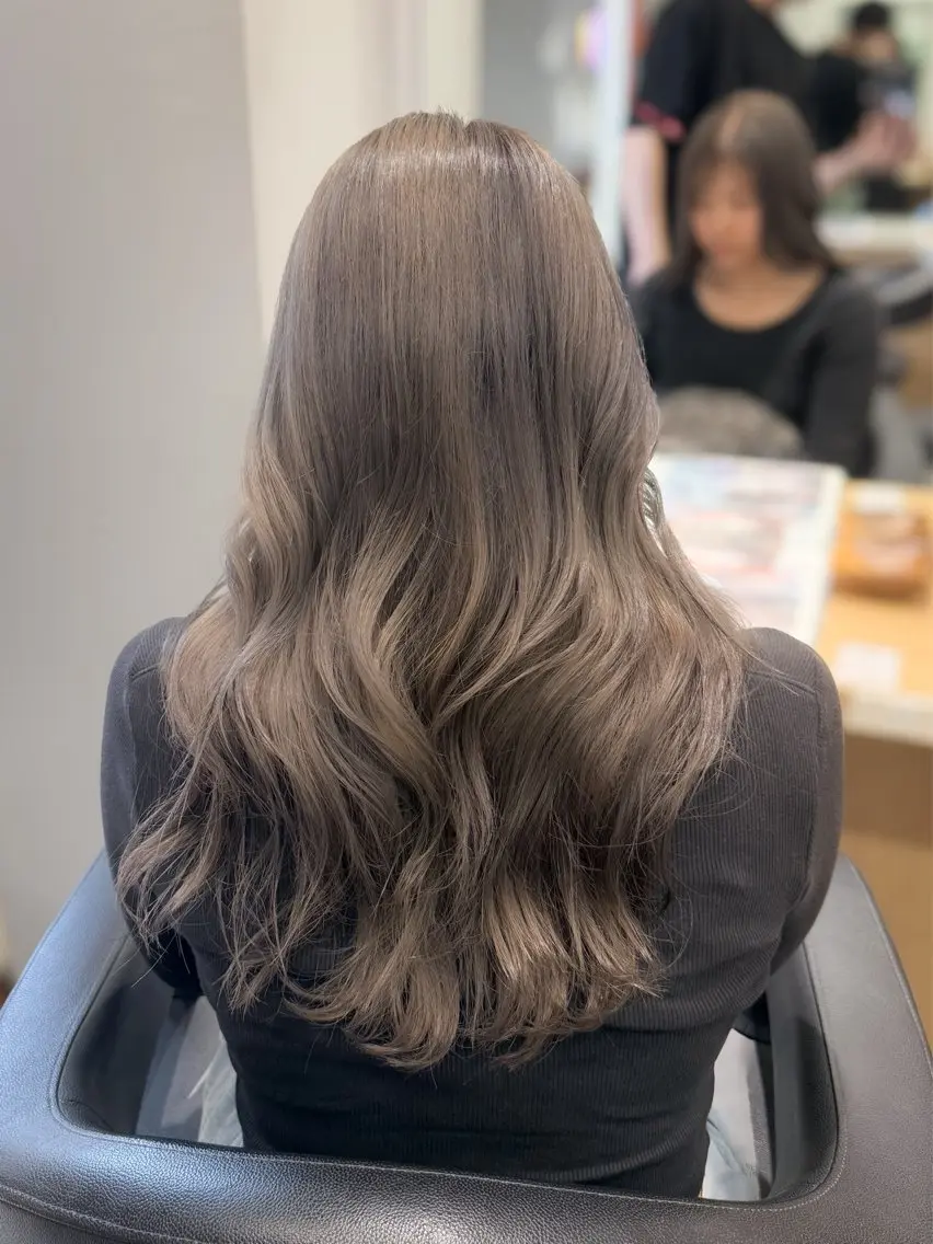 ロング カラー ブリーチ 透明感カラー ヘアカラー トリートメント 巻ける髪質改善🫧ハ イライト/永田汰伊智のヘアスタイル