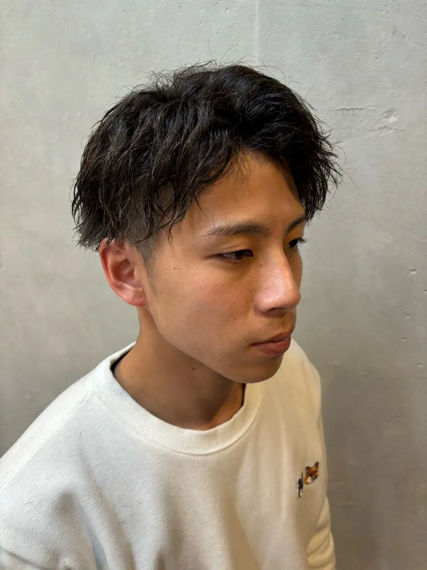 ミディアム パーマ メンズ ミディアムパーマ メンズパーマ ツイストスパイラルパーマ スパイラルパーマ 穐田 航のヘアスタイル