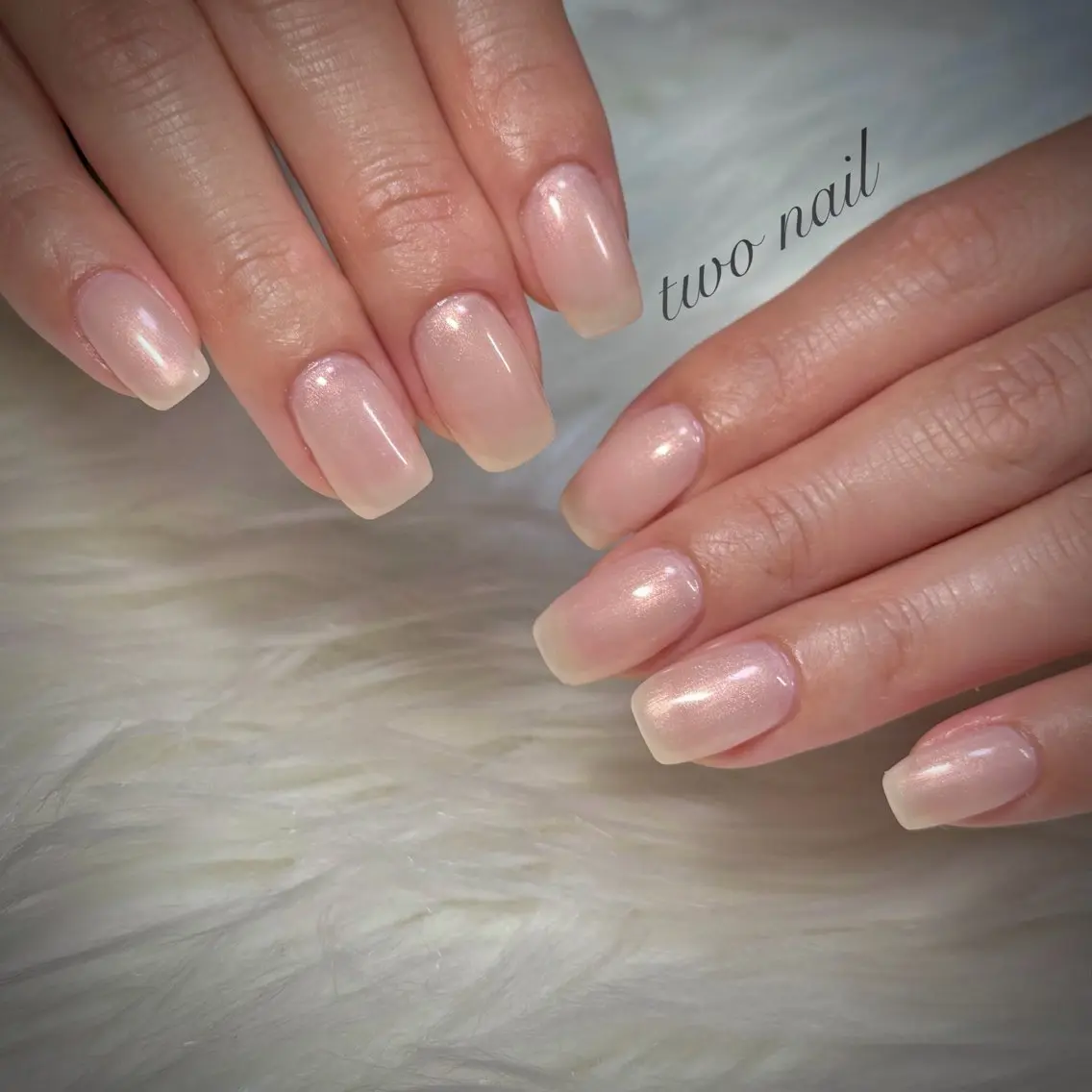 ネイル オーロラネイル キラキラネイル ネイルチップ ホワイト ハンドネイル two nailのネイルデザイン