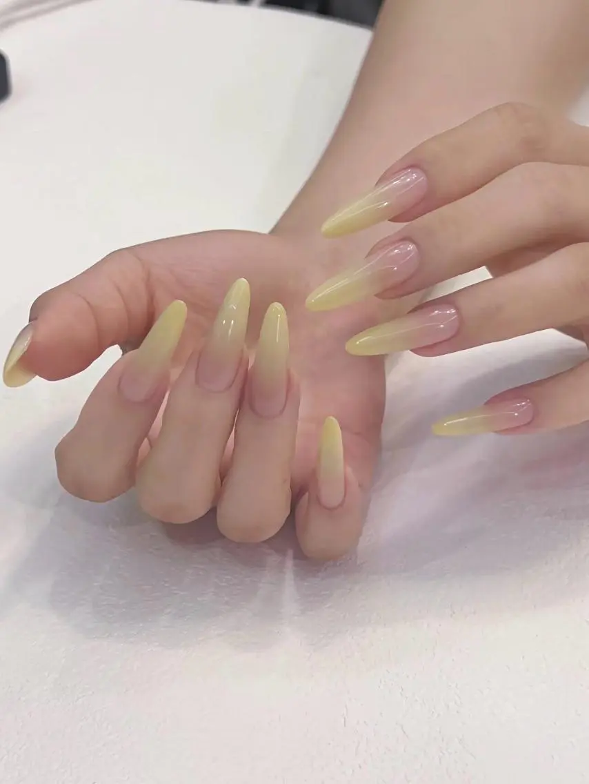 【HAND】カラグラorチークネイル🌈※ケア込みオフなし¥5,900→¥3900の写真
