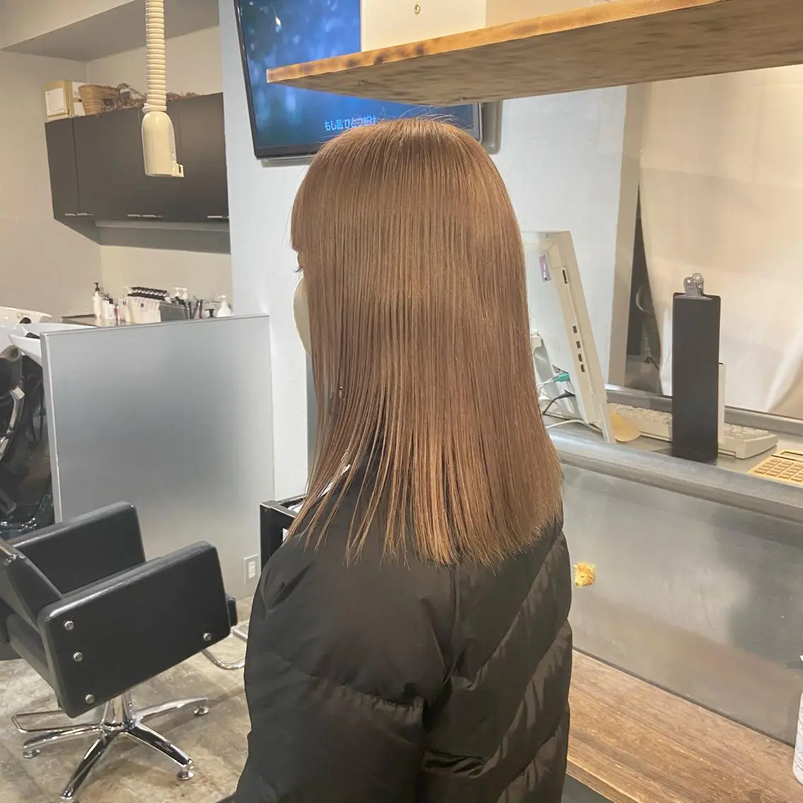セミロング カラー ベージュカラー ブリーチ ブロンド ブロンドベージュ ヘアカラー トリートメント ウルフ/レイヤー/ ブリーチ/牧原歩夢のヘアスタイル