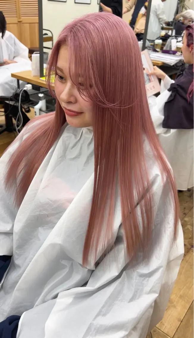 ロング カラー ブリーチ クリスマス カット ヘアカラー トリートメント 抜きっぱなしブロンド /ハイトーン/カナタのヘアスタイル