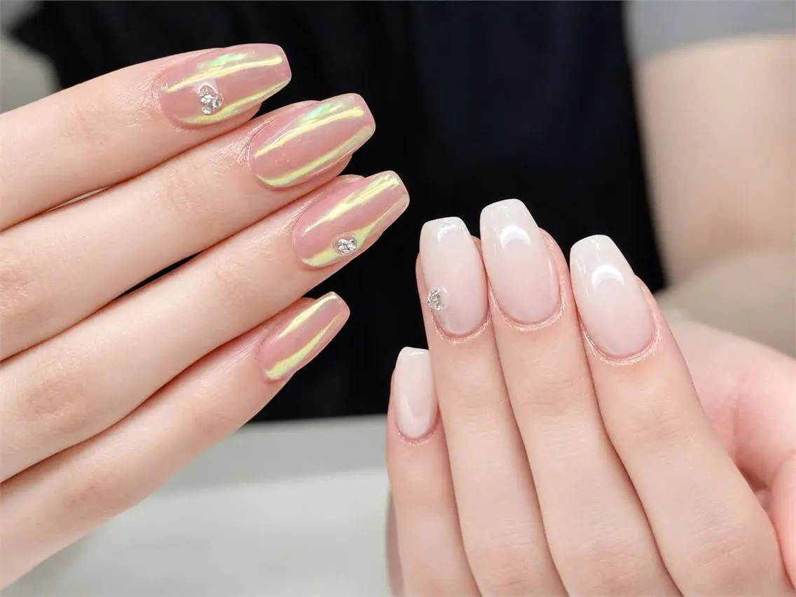 ネイル オーロラネイル ブルー チークネイル 長さ出し フットネイル ハンドネイル NAILS168 池袋西口駅前店のネイルデザイン