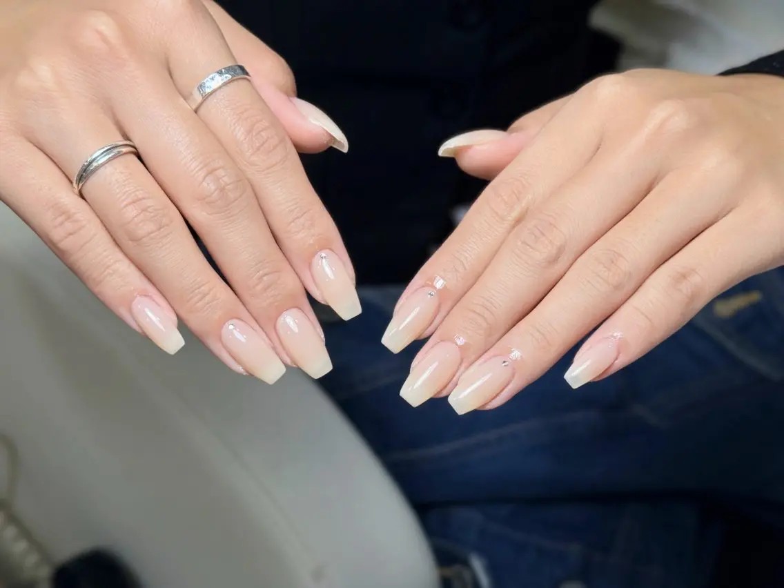 ネイル アートネイル オーロラネイル チークネイル フレンチネイル ガラスフレンチ ハンドネイル 🎀YooLi Nail salonのネイルデザイン