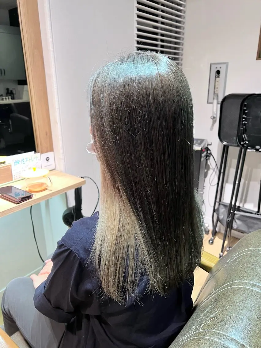 ロング カラー ベージュカラー ブリーチ ヘアカラー ツキダテ ユイのヘアスタイル