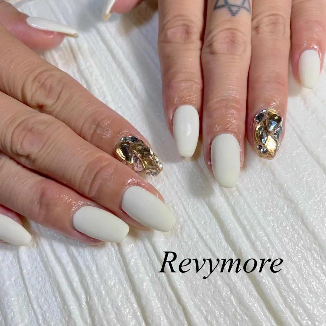 ショート ネイル 韓国風ヘア ジェルネイル キラキラネイル 韓国ネイル マットネイル nail salon Revymoreのネイルデザイン