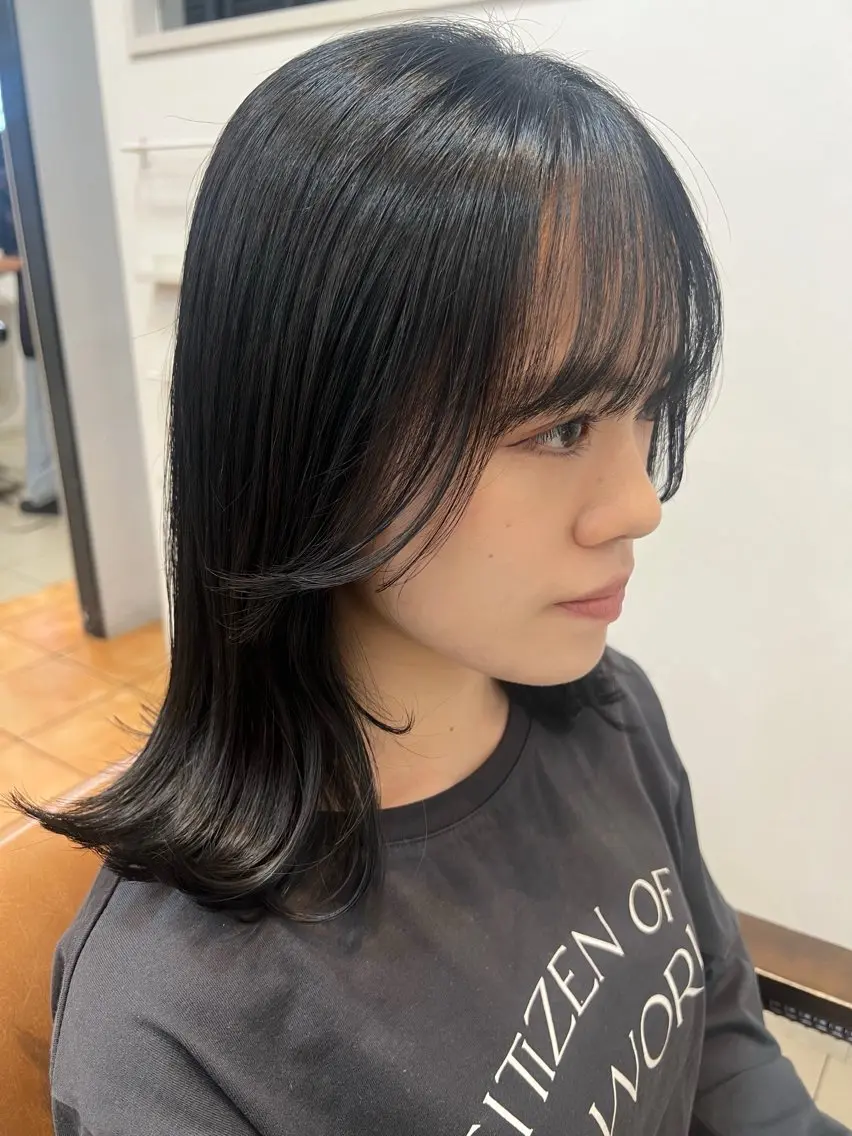 ミディアム カラー 黒髪 ブルーカラー ブルーブラック ヘアカラー トリートメント 頭皮×髪質改善 透明感カラー💎中村のヘアスタイル