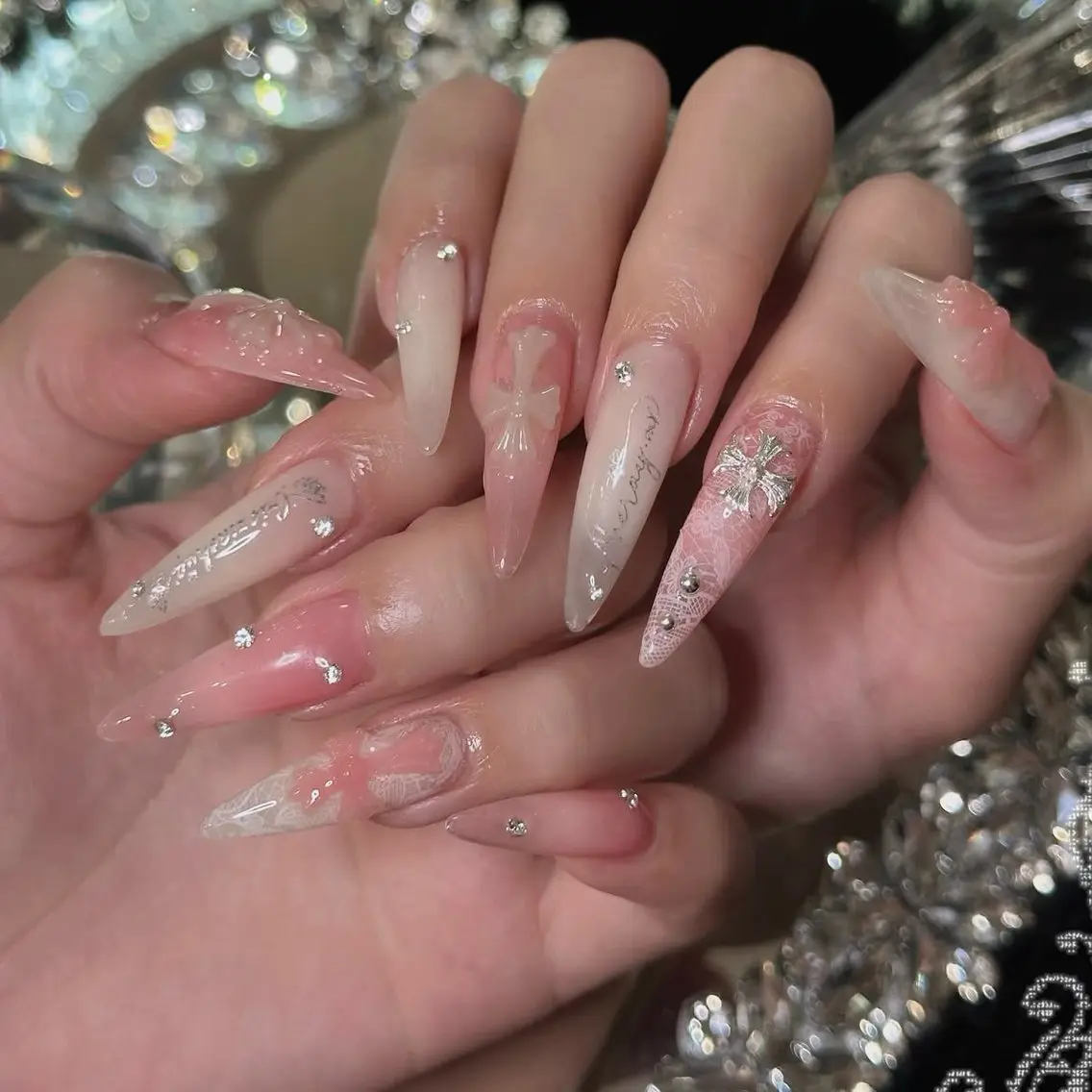 ネイル アートネイル ボルドー フレンチネイル ジェルネイル 氷ネイル・うるうるネイル ハンドネイル Julie NailSalonのネイルデザイン
