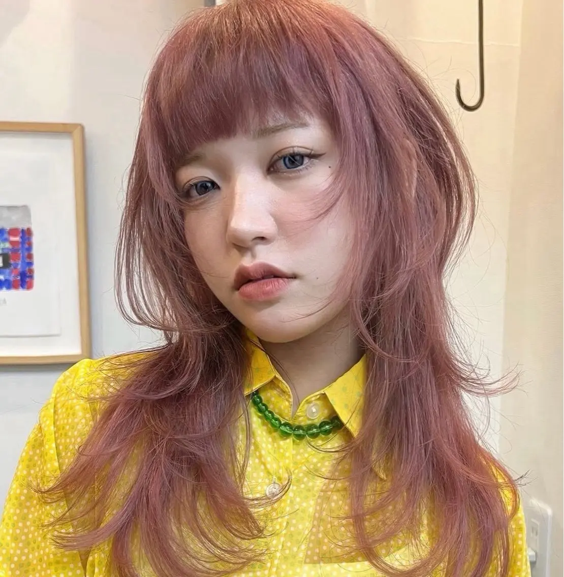 セミロング カラー りゅうせい ハイトーンのヘアスタイル