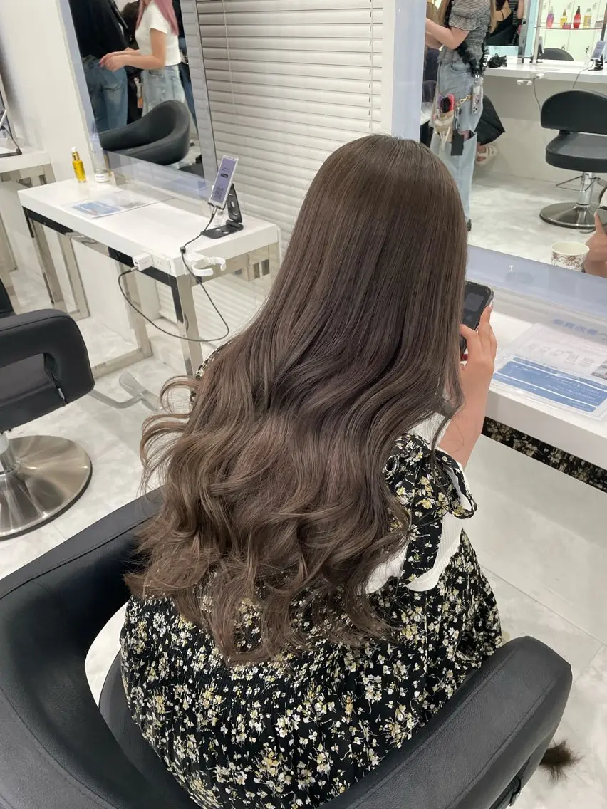ロング ヘアカラー トリートメント ヘッドスパ ヘアセット 流行りの透明感カラー ×縮毛矯正🤍ユウのヘアスタイル