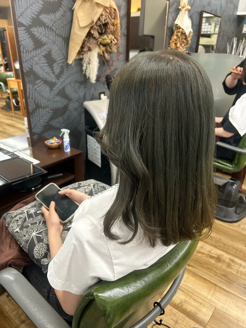 セミロング 城山 歩のヘアスタイル