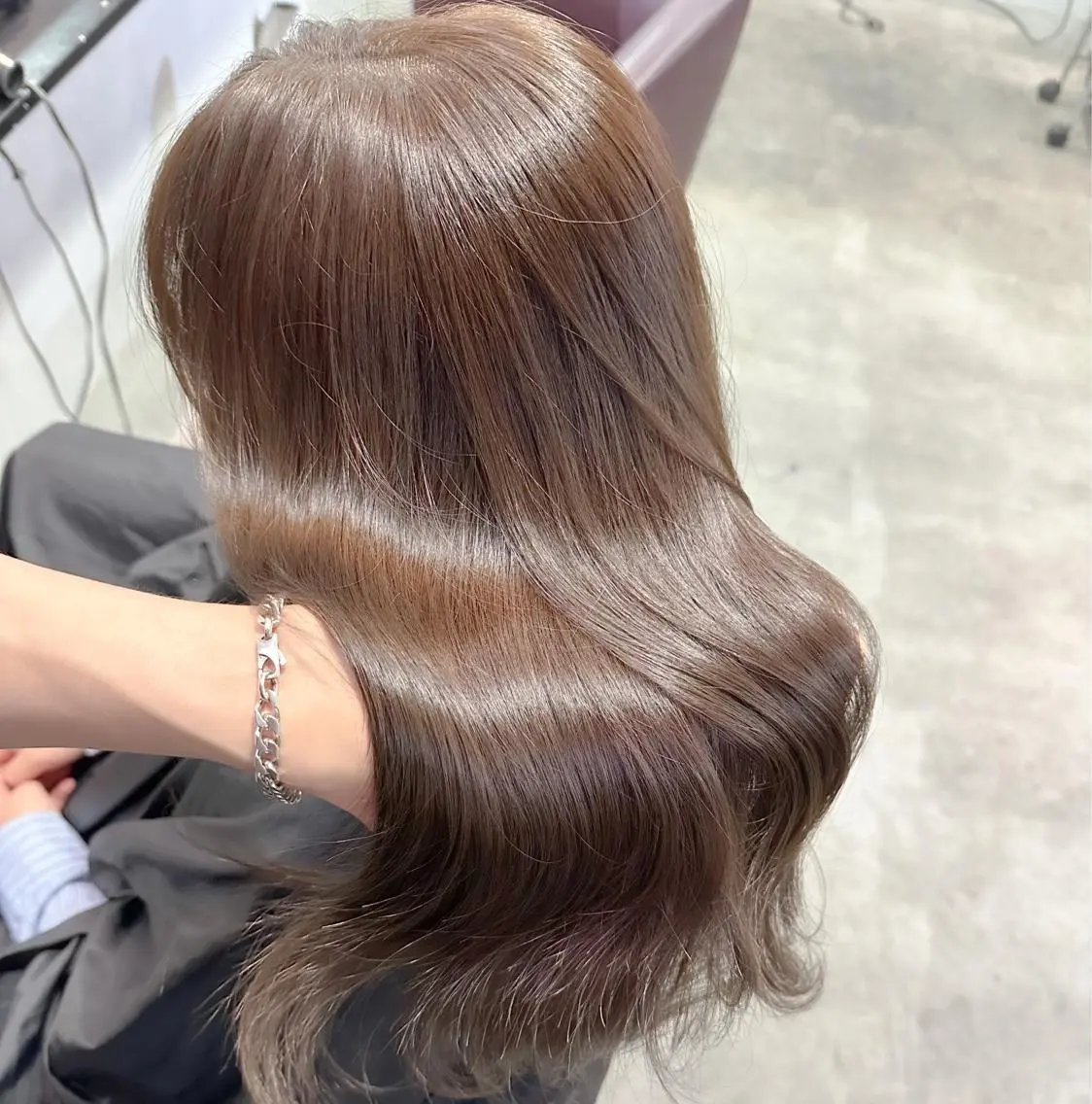 セミロング カラー ベージュカラー ブリーチ ダブルカラー ブリーチなしカラー オリーブベージュ 韓国風レイヤーカット ryotaのヘアスタイル