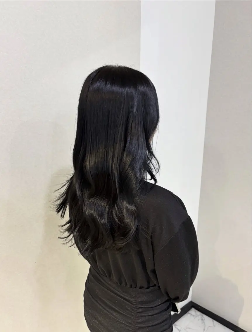 ロング カラー 黒髪 ブルーカラー ブルーブラック カット ヘアカラー バッサリカット募集中 星川まお𝜗𝜚のヘアスタイル
