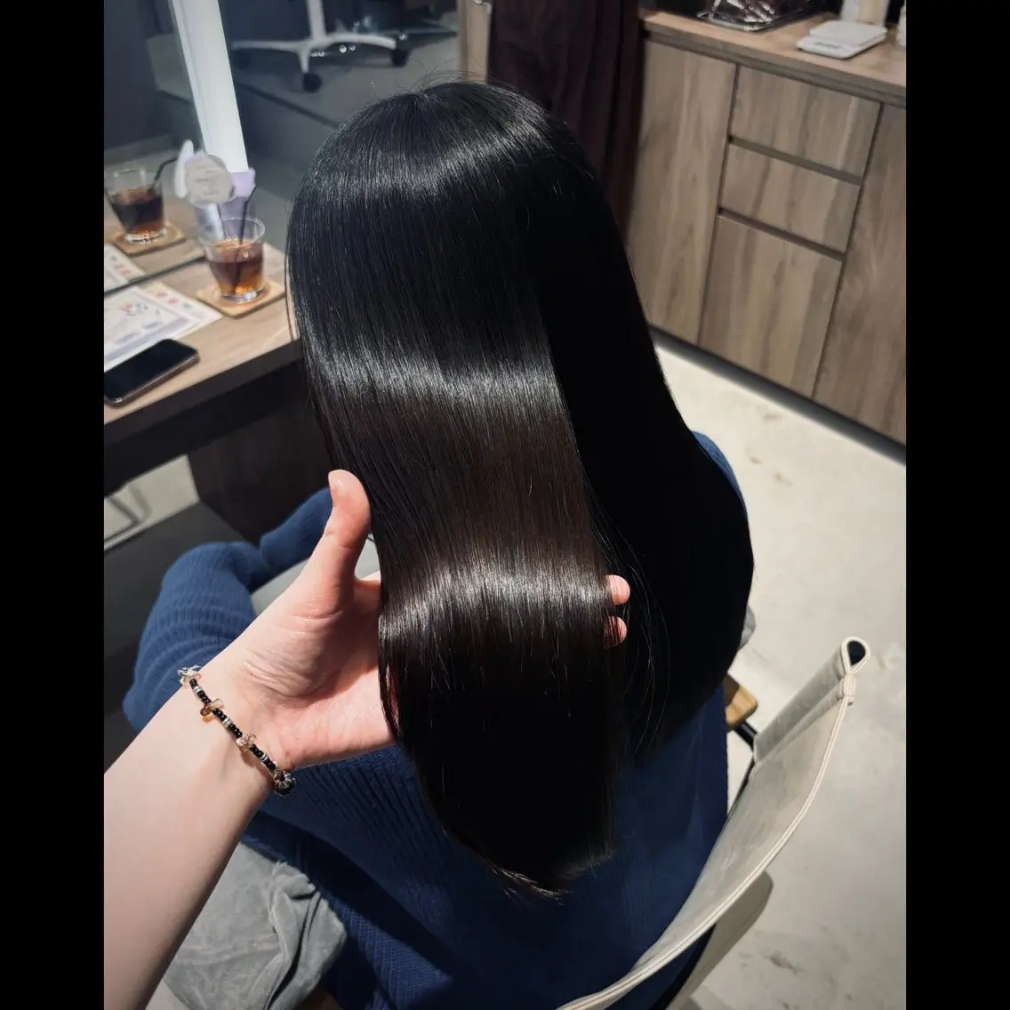 ロング 髪質改善 トリートメント 酸熱トリートメント 彩名/透明感カラー/ レイヤーカットのヘアスタイル