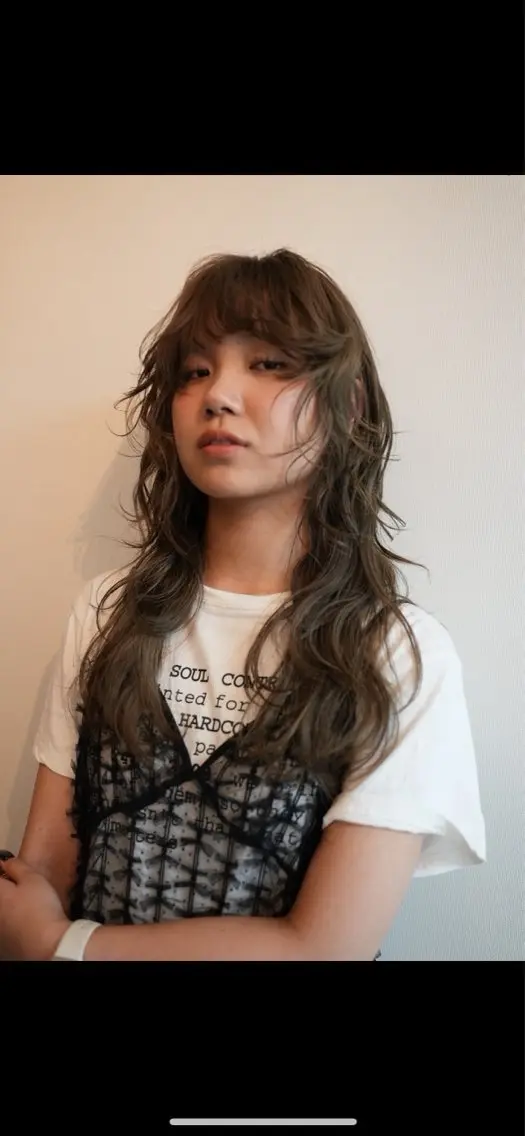 ロング ブリーチカラー🥣 デザインカラー🌈のヘアスタイル