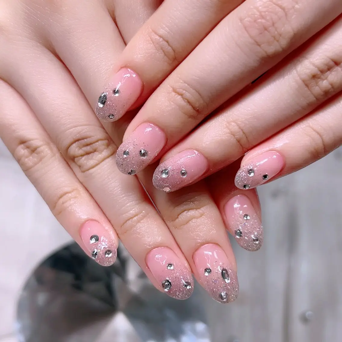 ネイル ラメ(グリッター) ラメグラデーション オフィスネイル シンプルネイル ハンドネイル Cute Tips nailのネイルデザイン