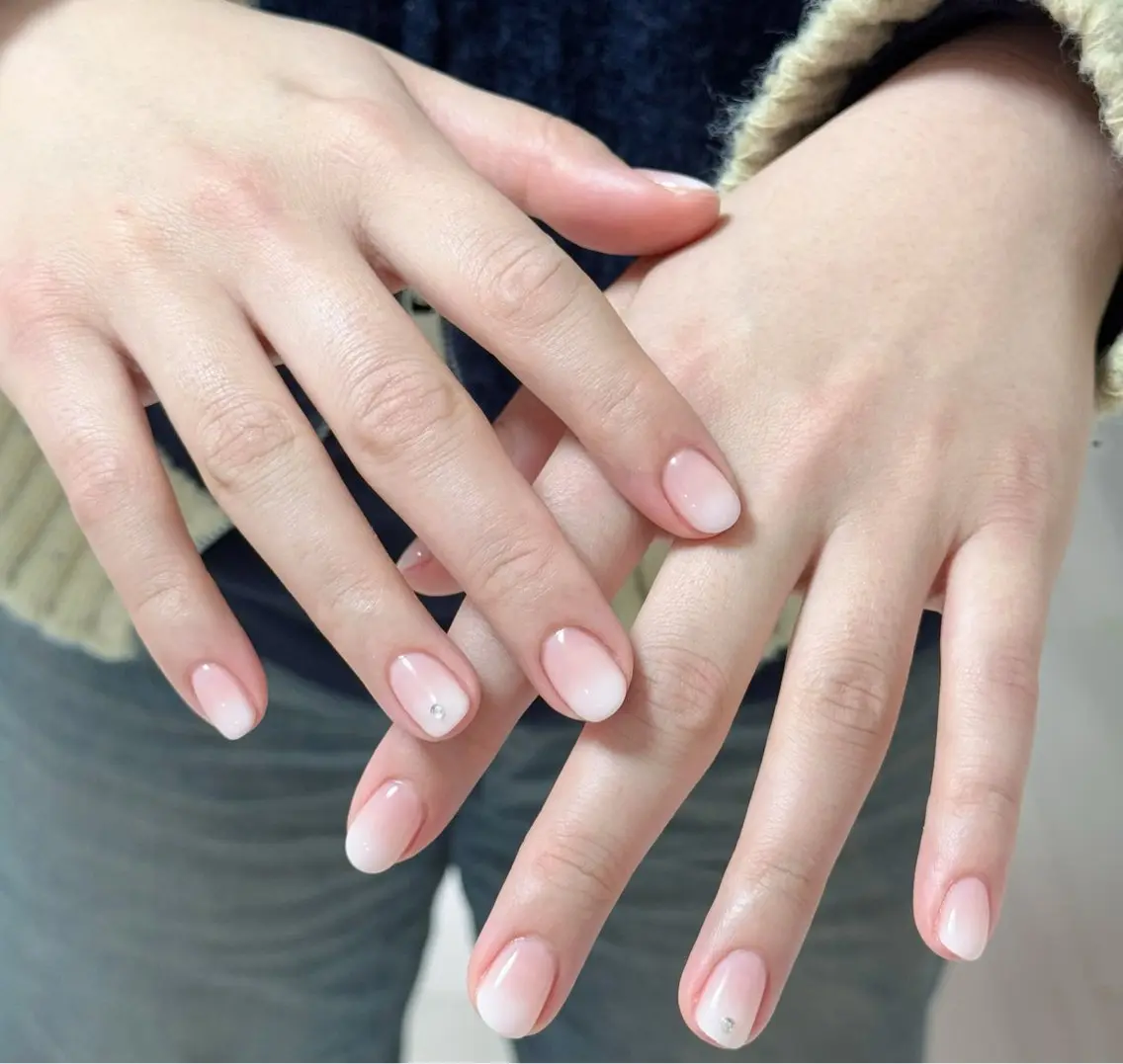 ネイル フレンチネイル グラデーション キラキラネイル 韓国ネイル マグネットネイル ハンドネイル 🎀🎀YooLi Nail Salonのネイルデザイン
