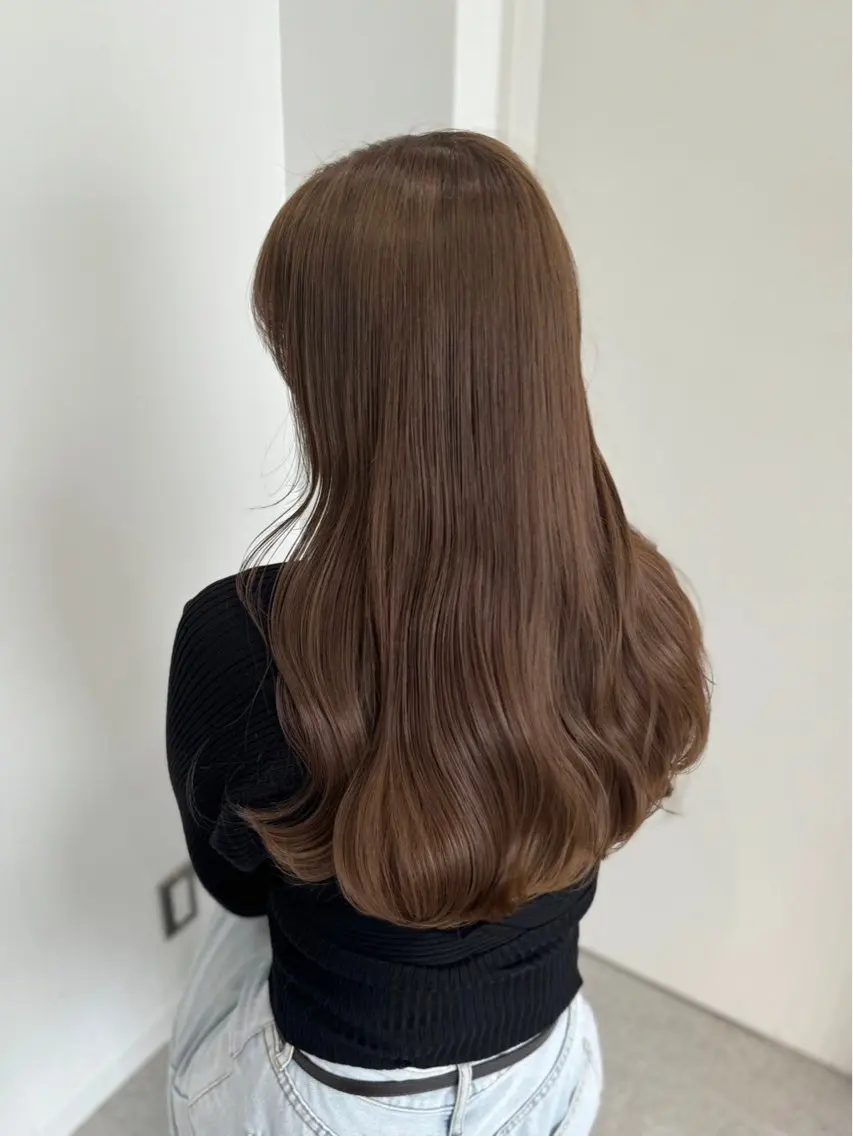 ロング カラー 透明感カラー 韓国風グレージュ 🤍たくみ🤍のヘアスタイル
