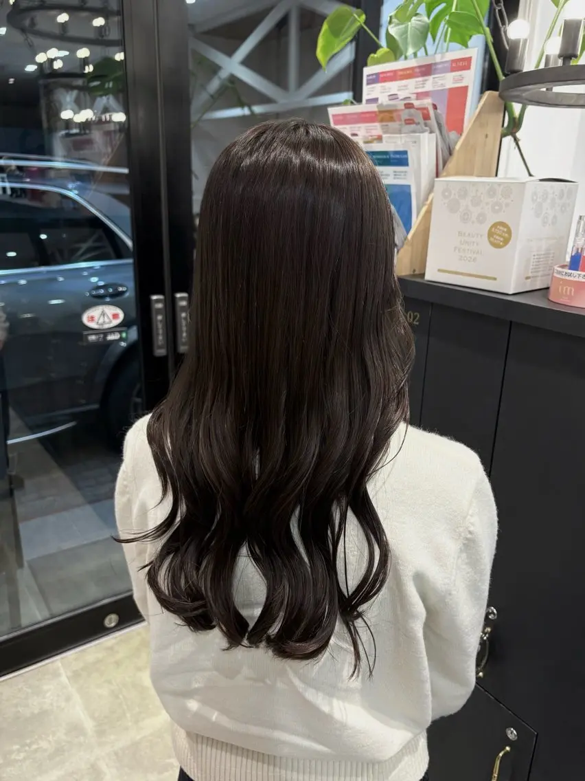 ロング カラー 透明感カラー グレージュ 田村 亜衣華のヘアスタイル