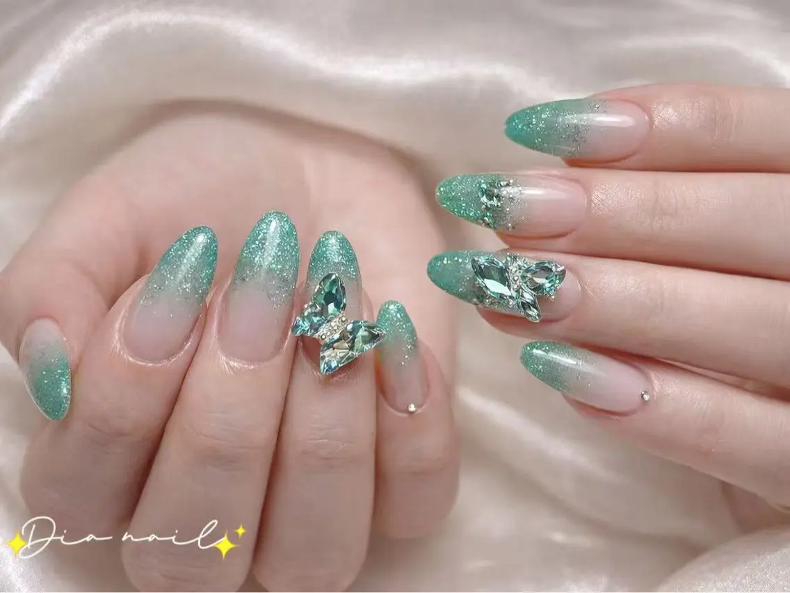 ネイル チークネイル ジェルネイル グラデーション マグネットネイル ニュアンスネイル Di'a nail ネイルサロンのネイルデザイン
