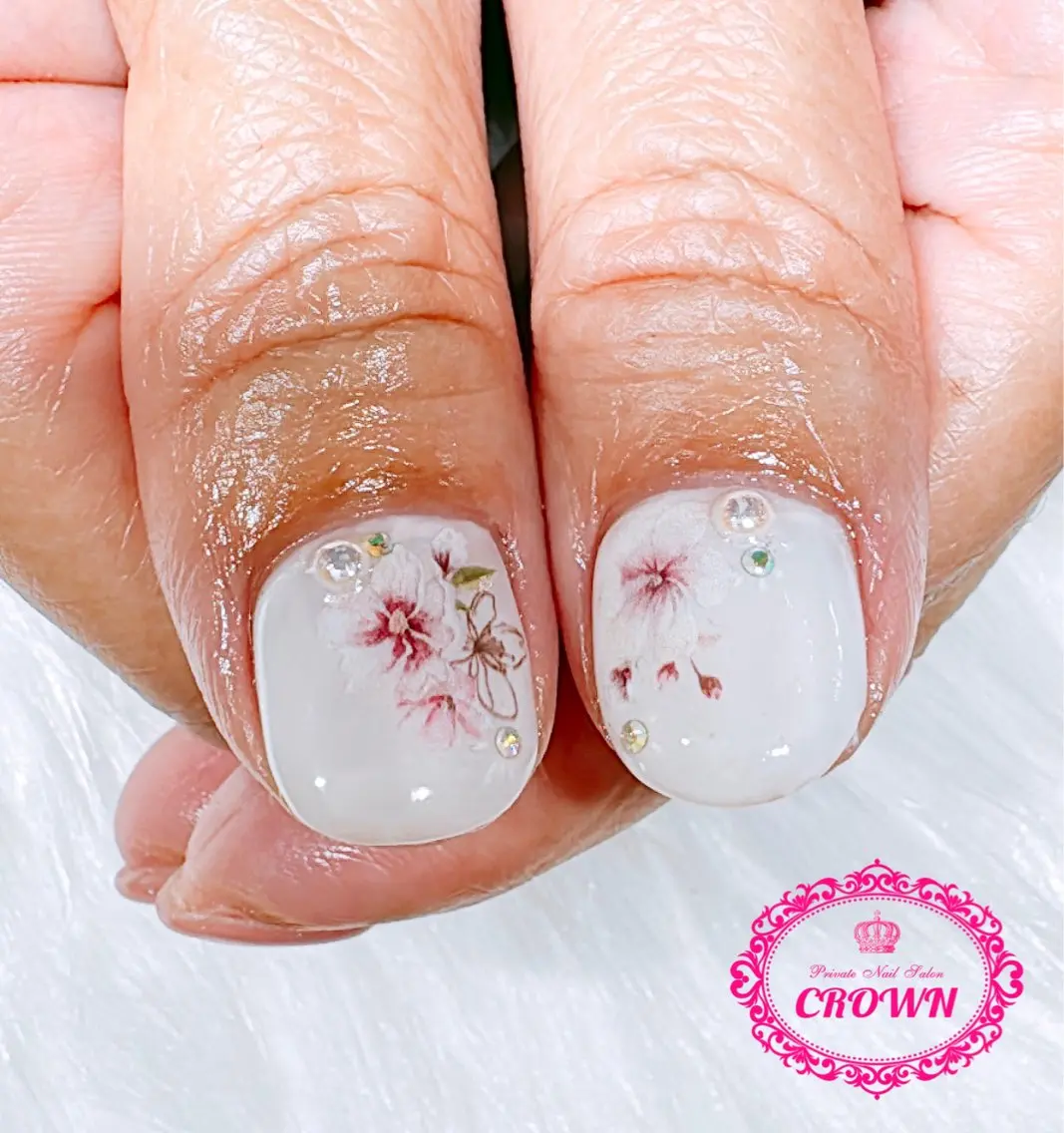 ネイル CROWN プライベートサロンのネイルデザイン