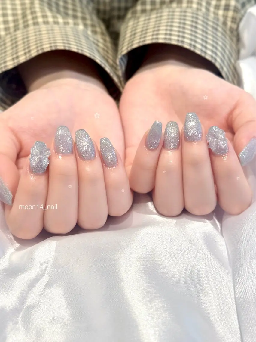 ネイル ブルー フラッシュネイル ジェルネイル キラキラネイル 水色 natsuki 💫のネイルデザイン