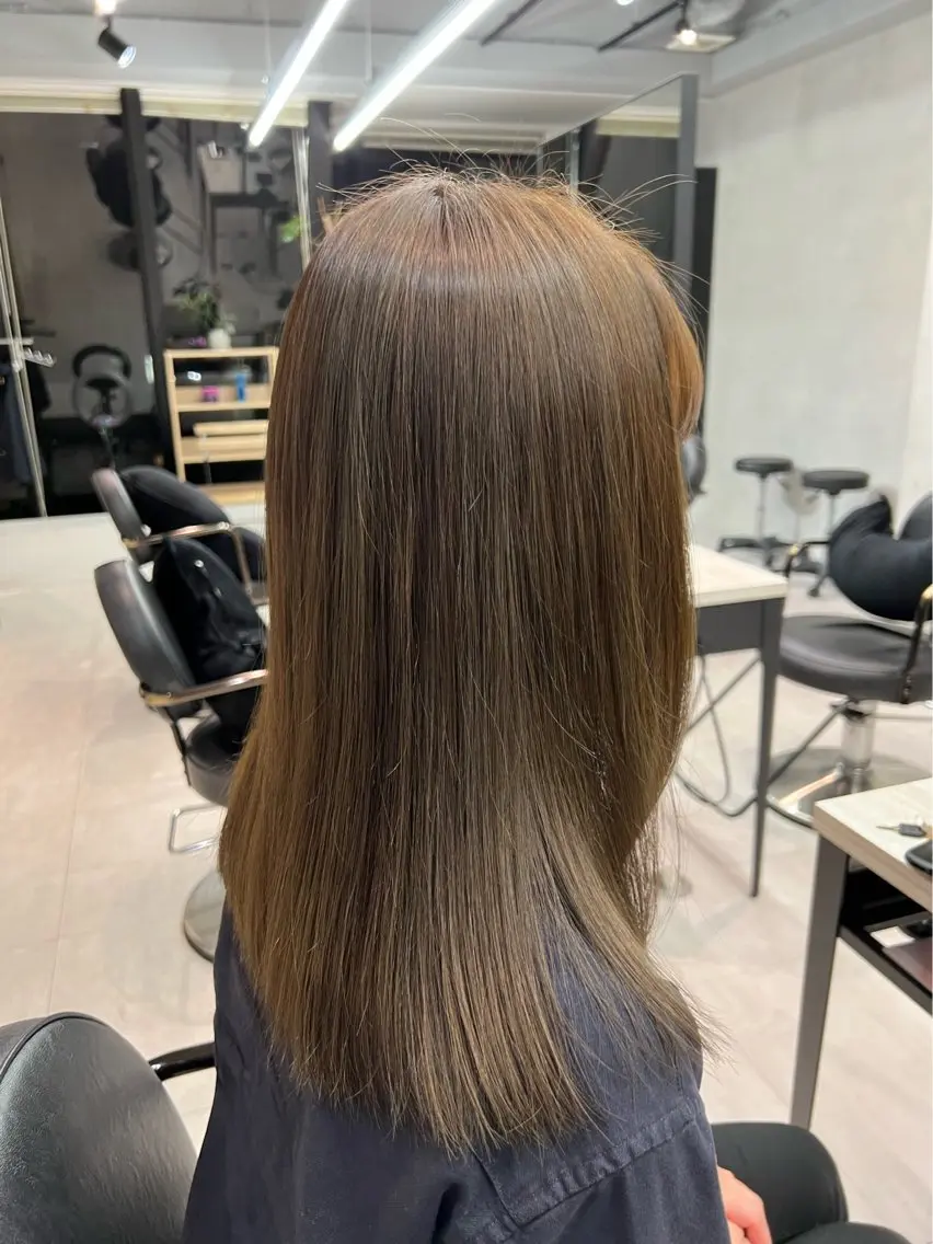 ロング カラー 小森聖奈 韓国風レイヤーカットのヘアスタイル