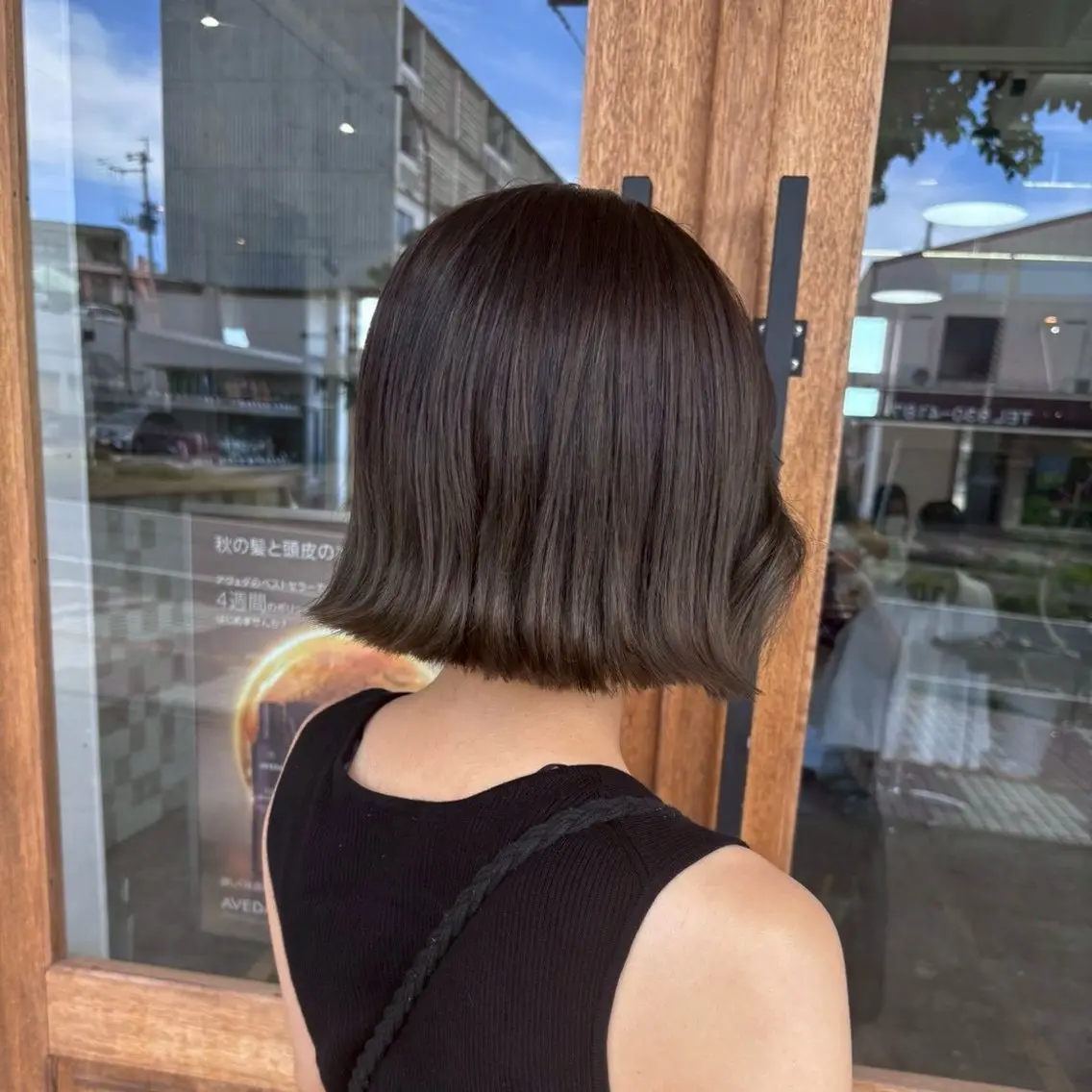 ショート カラー グレージュ MOMO anan AVEDAのヘアスタイル