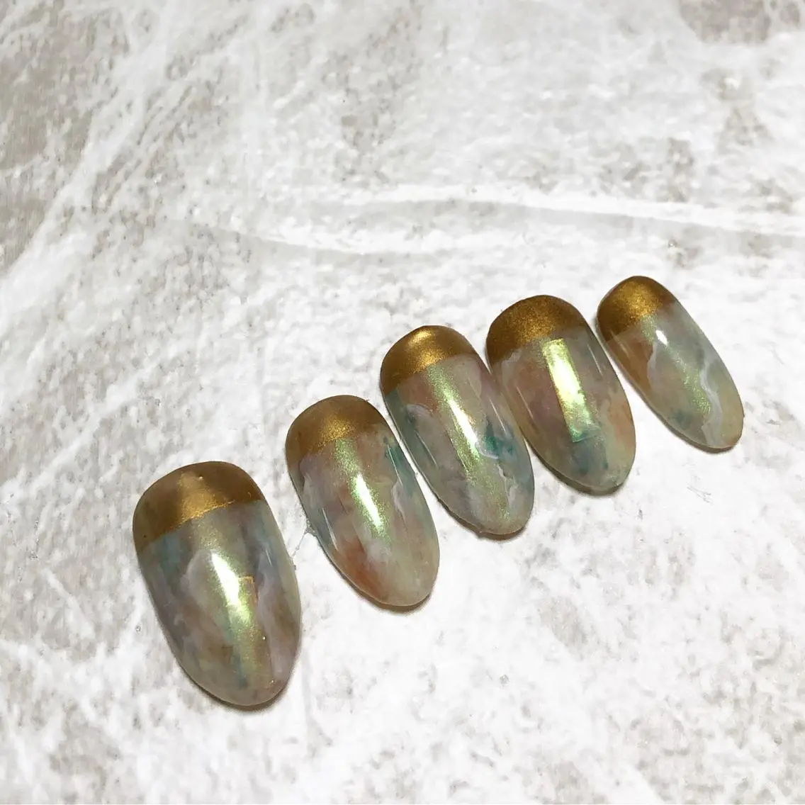 ネイル ミラーネイル thrush nailsのネイルデザイン