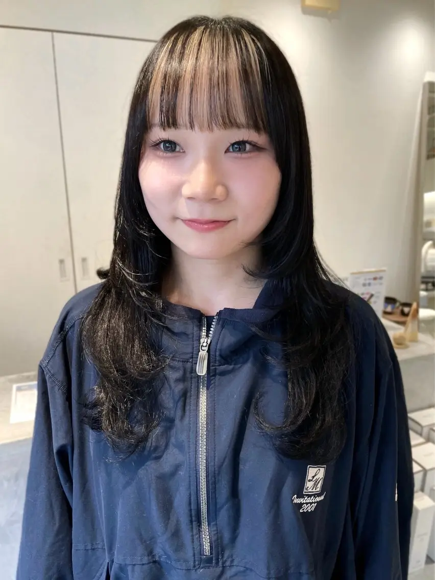 ロング カラー ヘアカラー 林 千聖のヘアスタイル