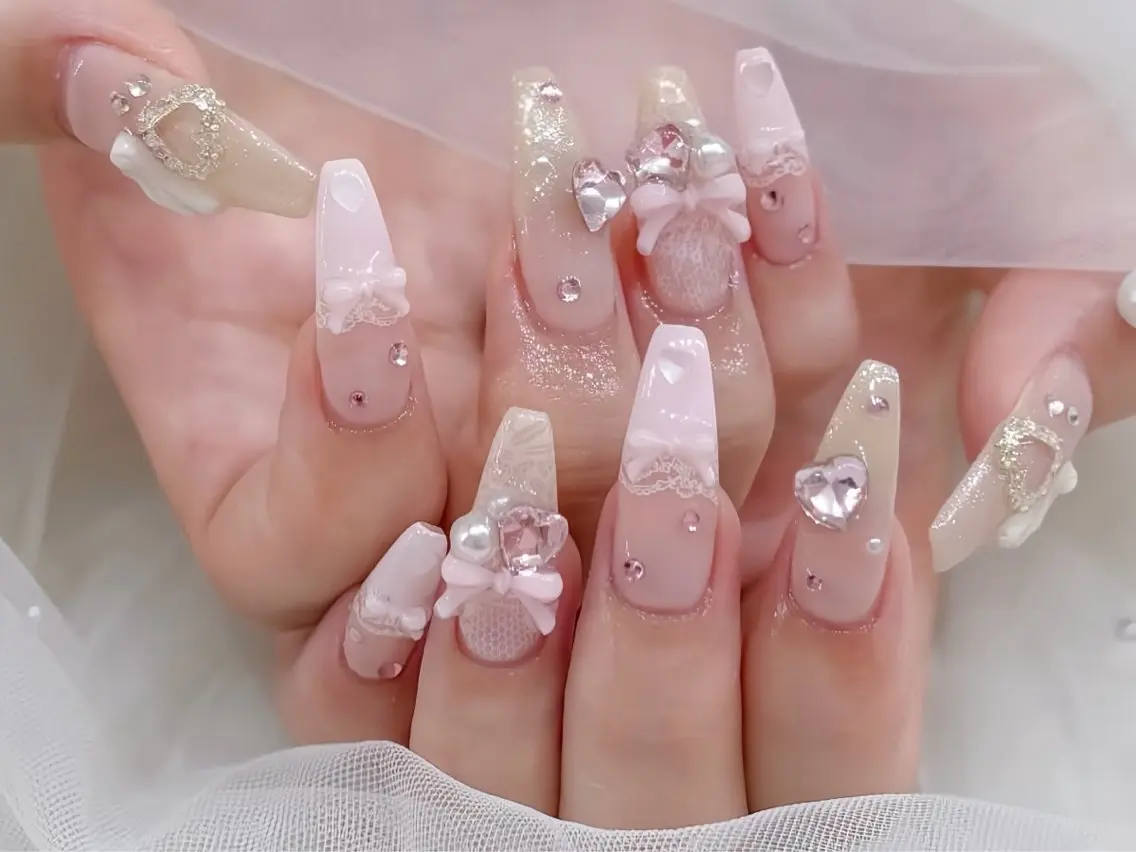 ネイル オーロラネイル チークネイル 桜ネイル クリアネイル ドット ハンドネイル Rin Nail 新大久保店のネイルデザイン