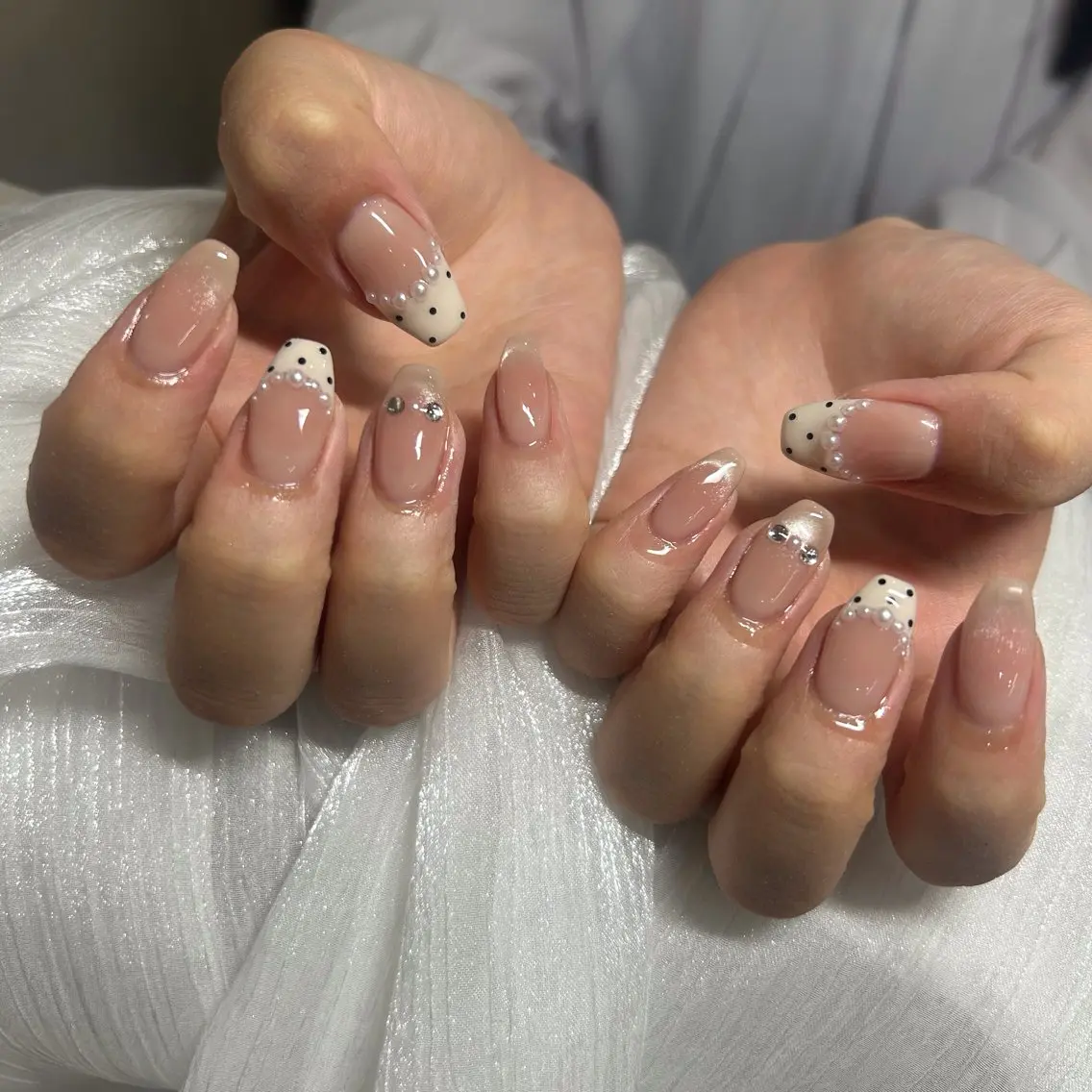 ネイル ドット フレンチネイル ハンドネイル y's beauty京橋店のネイルデザイン