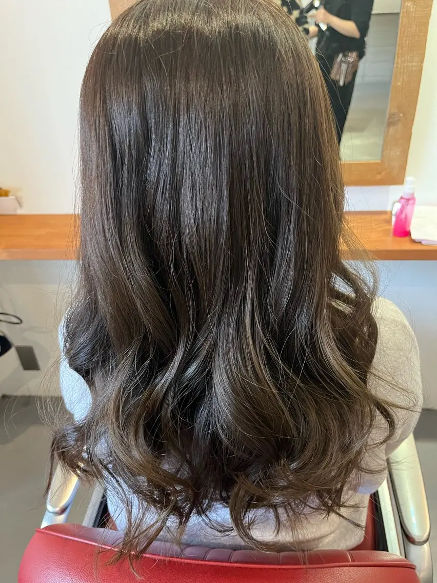 ロング 大塚 友絵のヘアスタイル
