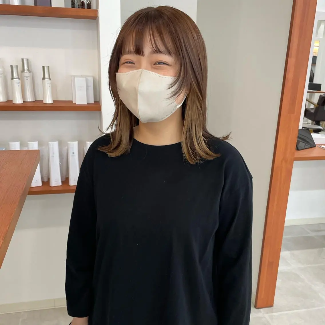 ミディアム カラー ベージュカラー 顔まわりレイヤー レイヤーカット 🤍似合わせパーマ 奥田沙耶🫧のヘアスタイル
